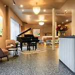 L'invitation Au Voyage - & 4*