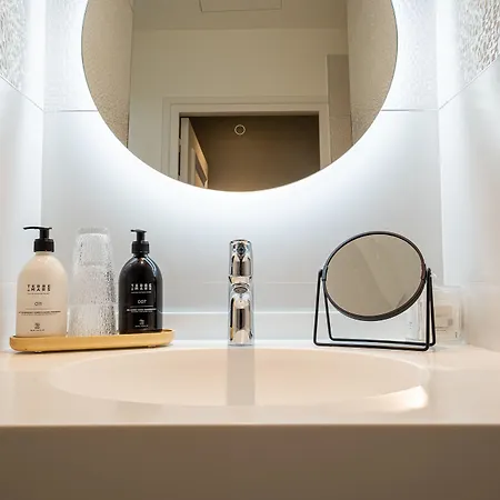 L'invitation Au Voyage - & 4*