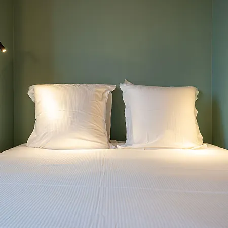 L'invitation Au Voyage - & 4*