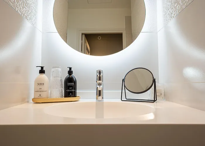 L'invitation Au Voyage - & 4*